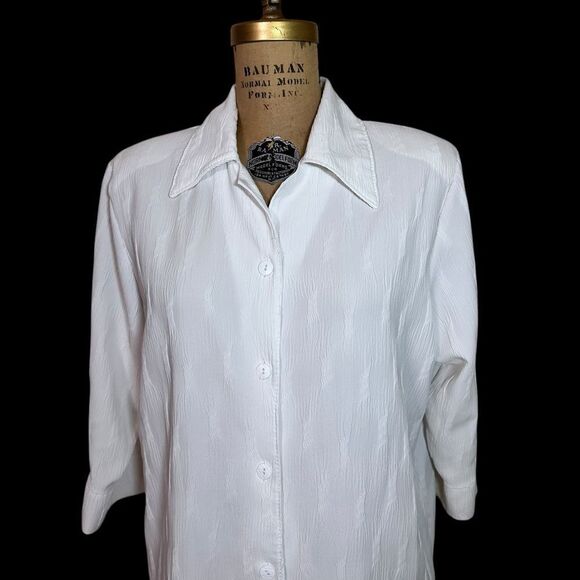 Vintage Sandra Fashions White Textured Button-Up Short sleeve Shirt size Medium - Picture 2 of 14